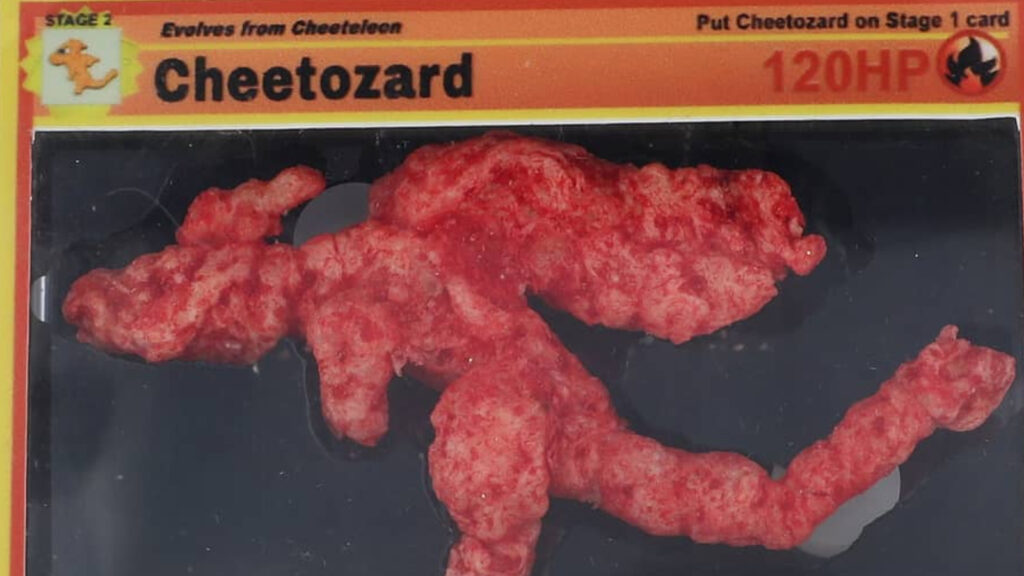 Les fans de Pokemon enchérissent des milliers sur un Cheeto brûlant en forme de Charizard