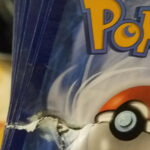 Cartes Pokemon sauvent la vie d’un fan après avoir stoppé une balle perdue de 9mm